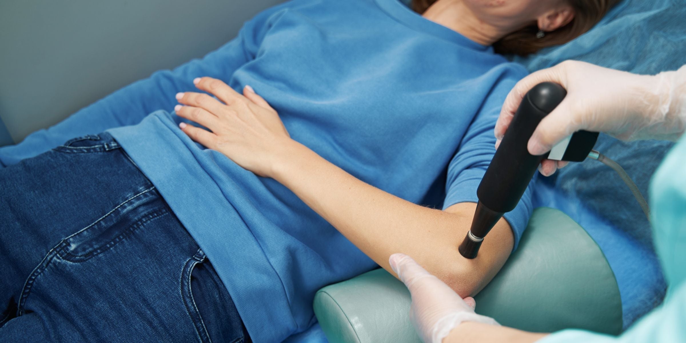 Behandlung des Ellenbogens mit Stosswellen