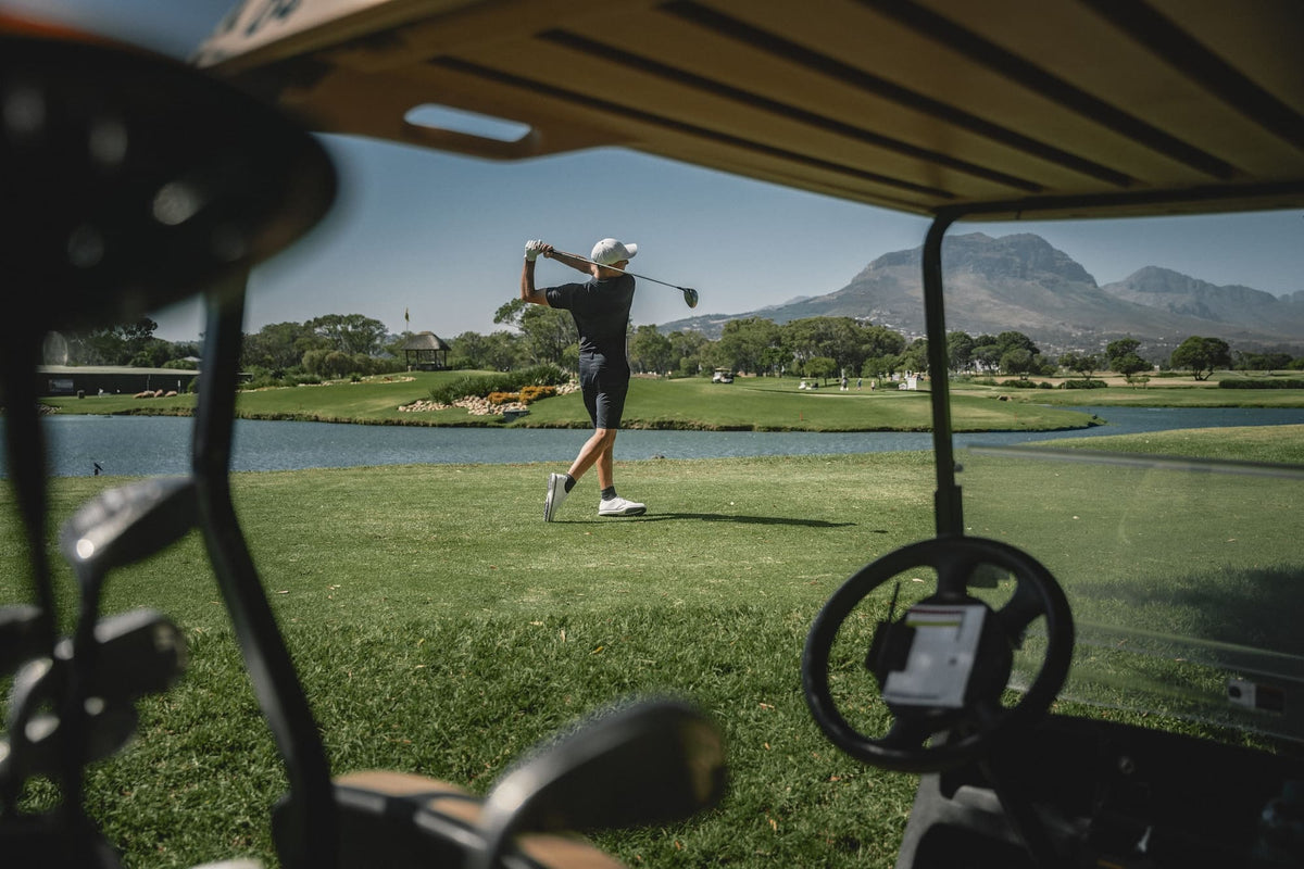 Golfer mit schwarzen Golfsocken