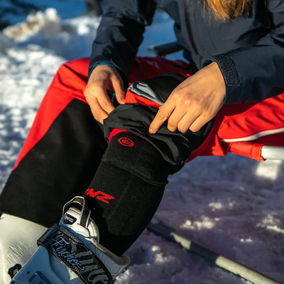 Profi Skifahrerin traegt Heizsocke