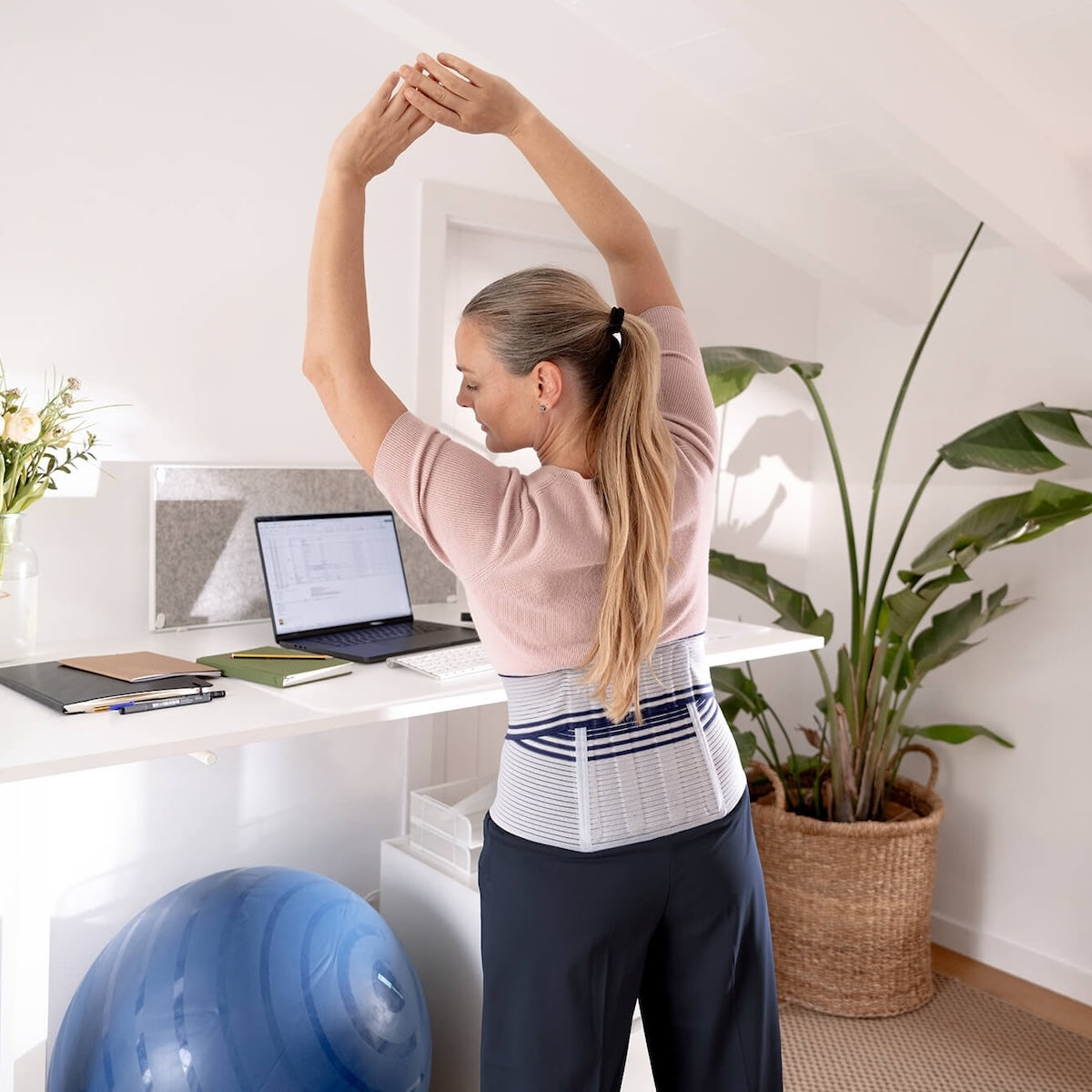 Rückenorthese zur leichten Stabilisierung der Lendenwirbelsäule