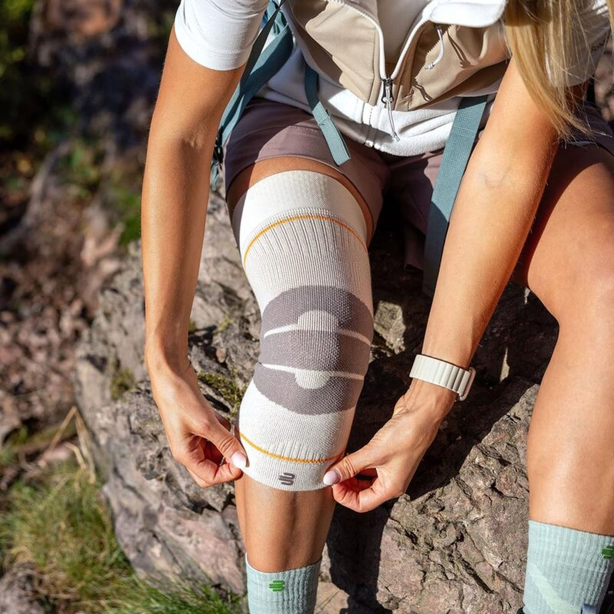 Dünne Kniebandage zum Bergsteigen